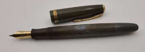 Vintage Parker DUOFOLD Fountain Pen 14kt Gold Nib -England-need refurbishing