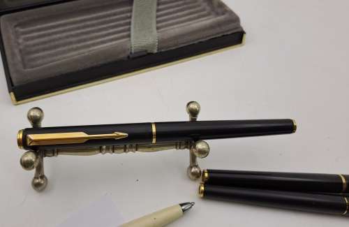 Pre-owned 3 Vintage Black and Gold Parkers Fountain Pen, 2 x Rollerballs Branded in Case