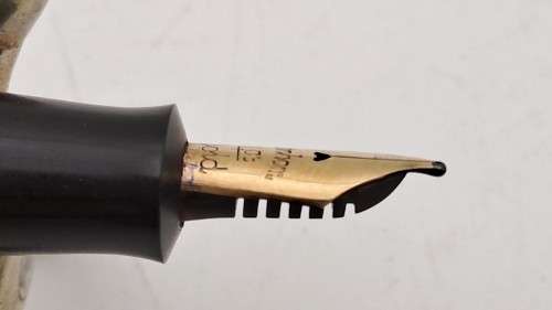 Collectable Pre-Owned 1940`s BURNHAM red Marble Fountain Pen 14kt Gold Nib -England (No Ink Sac)
