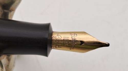 Collectable Pre-Owned 1940`s BURNHAM red Marble Fountain Pen 14kt Gold Nib -England (No Ink Sac)