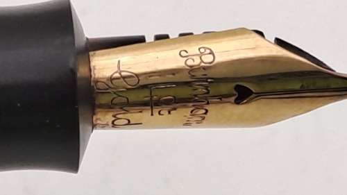 Collectable Pre-Owned 1940`s BURNHAM red Marble Fountain Pen 14kt Gold Nib -England (No Ink Sac)