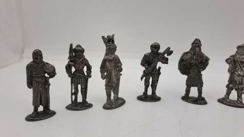 11 Vintage Pewter Figurines Soldiers -Warriors 4cm