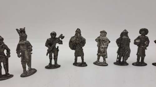 11 Vintage Pewter Figurines Soldiers -Warriors 4cm
