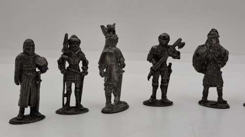 11 Vintage Pewter Figurines Soldiers -Warriors 4cm