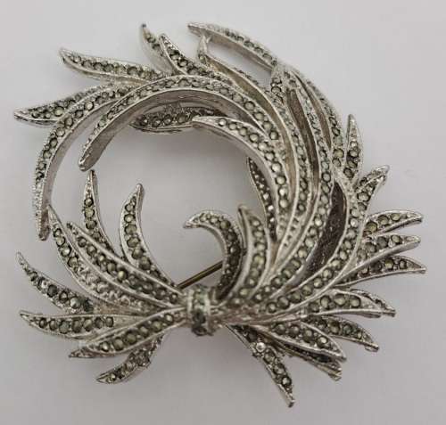 Large Vintage White metal Brooch 5,5cm x 5,8cm
