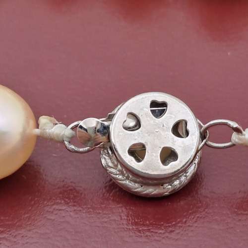 Pre-owned 50 cm Pearl Necklace in box 44 pearls