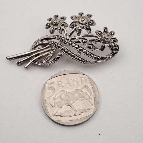 Vintage Metal Brooch 52x23mm