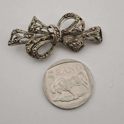 Vintage Metal Brooch 50x22mm