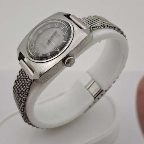 Vintage 1970`s Swiss Nivada Taravana Automatic Ladies watch - Lens damaged