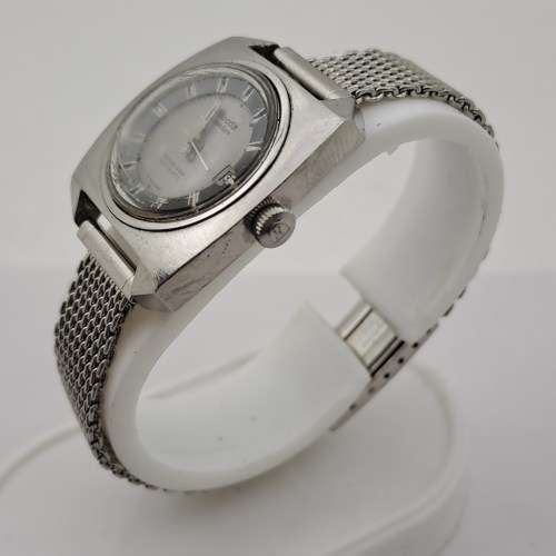 Vintage 1970`s Swiss Nivada Taravana Automatic Ladies watch - Lens damaged