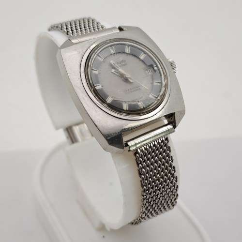 Vintage 1970`s Swiss Nivada Taravana Automatic Ladies watch - Lens damaged