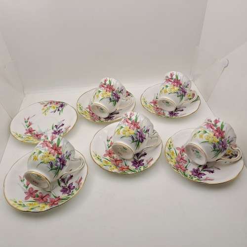 1950`s Royal Standard Garden Glory Demitasse 5 Cups ,6 Saucers (1 Cup chipped and 1 hairline Crack)