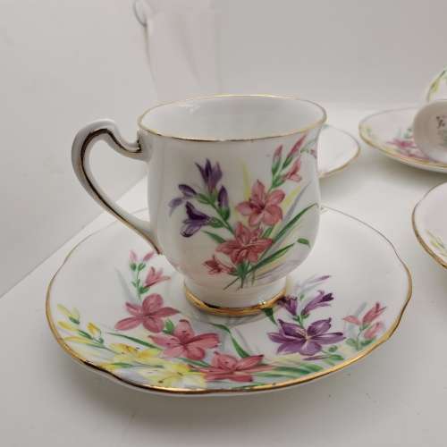1950`s Royal Standard Garden Glory Demitasse 5 Cups ,6 Saucers (1 Cup chipped and 1 hairline Crack)