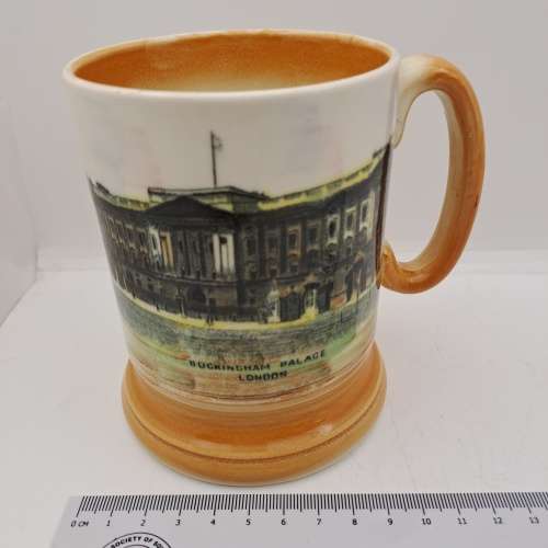 Vintage Royal Bradwell Athur Wood Mug - Images of Bugkingham Palace And Trafalgar Square London