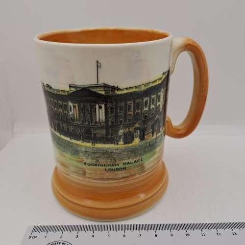 Vintage Royal Bradwell Athur Wood Mug - Images of Bugkingham Palace And Trafalgar Square London
