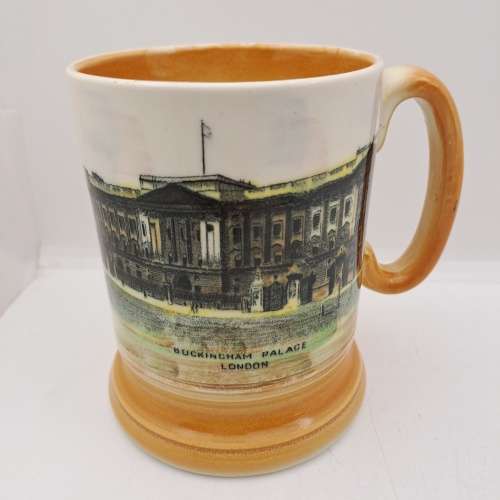 Vintage Royal Bradwell Athur Wood Mug - Images of Bugkingham Palace And Trafalgar Square London