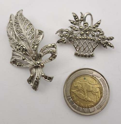 2 Vintage White metal Brooches  48x30mm  and 27x34mm