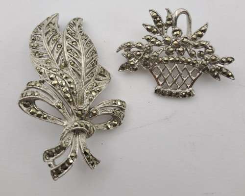 2 Vintage White metal Brooches  48x30mm  and 27x34mm