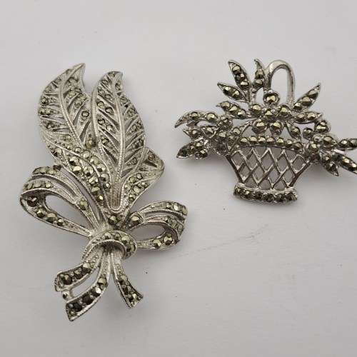 2 Vintage White metal Brooches  48x30mm  and 27x34mm