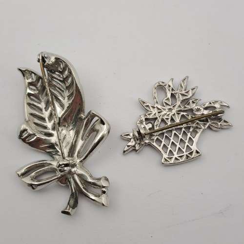 2 Vintage White metal Brooches  48x30mm  and 27x34mm
