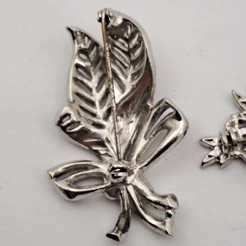 2 Vintage White metal Brooches  48x30mm  and 27x34mm