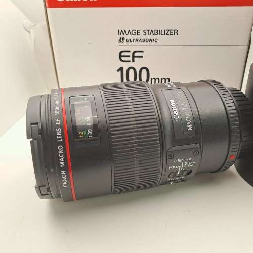 Canon EF 100mm F/28mm Macro IS USM ULtrasonic Lens -In Full Packaging -Hardly Used