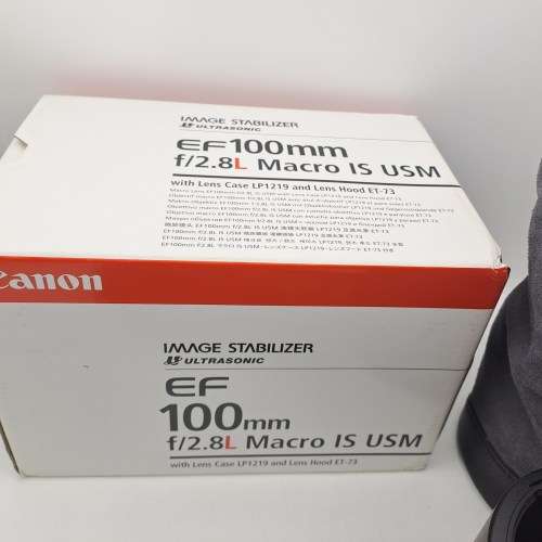 Canon EF 100mm F/28mm Macro IS USM ULtrasonic Lens -In Full Packaging -Hardly Used