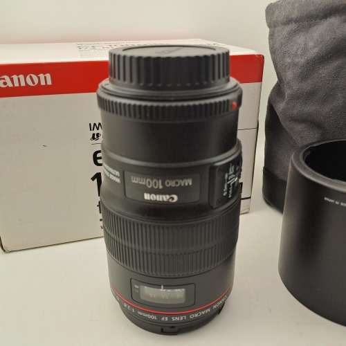 Canon EF 100mm F/28mm Macro IS USM ULtrasonic Lens -In Full Packaging -Hardly Used