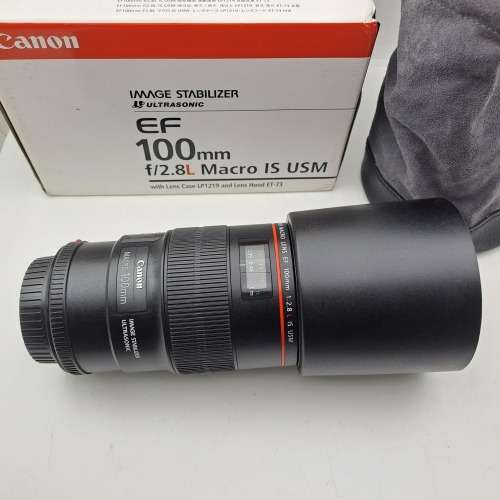 Canon EF 100mm F/28mm Macro IS USM ULtrasonic Lens -In Full Packaging -Hardly Used
