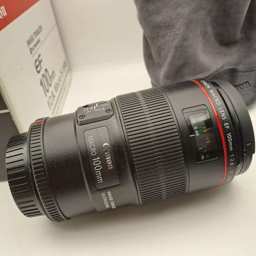 Canon EF 100mm F/28mm Macro IS USM ULtrasonic Lens -In Full Packaging -Hardly Used