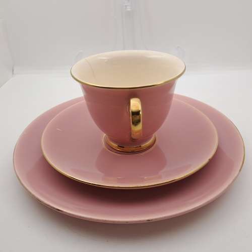 Vintage Flora Gouda Large Trio made in Holland (Cup has a Hairline Crack)