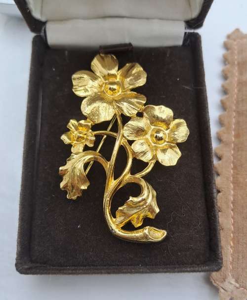 Vintage Brooch 60x40mm with crack