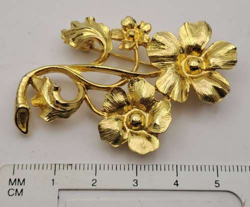 Vintage Brooch 60x40mm with crack