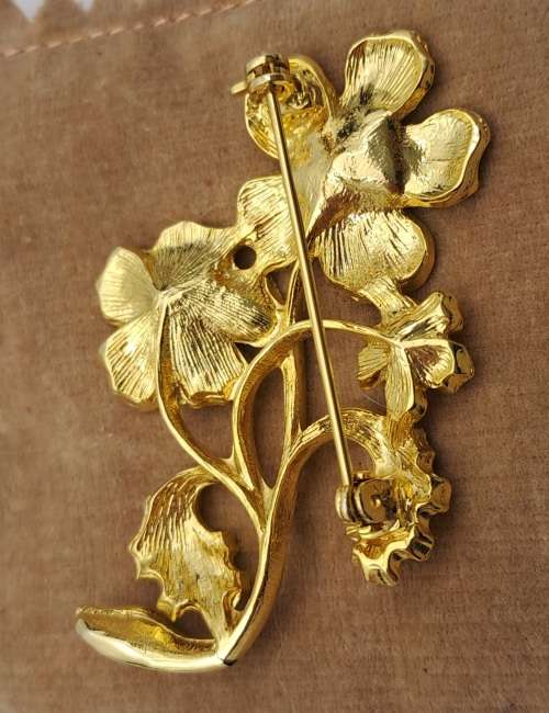 Vintage Brooch 60x40mm with crack