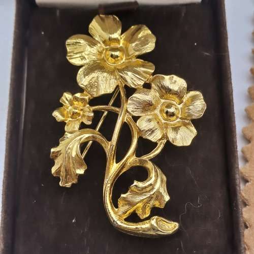 Vintage Brooch 60x40mm with crack
