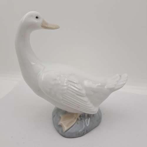 Collectable Daisa 1978 Nao LLadro `Turned Duck`Porcelain figurine Hand Made in Spain