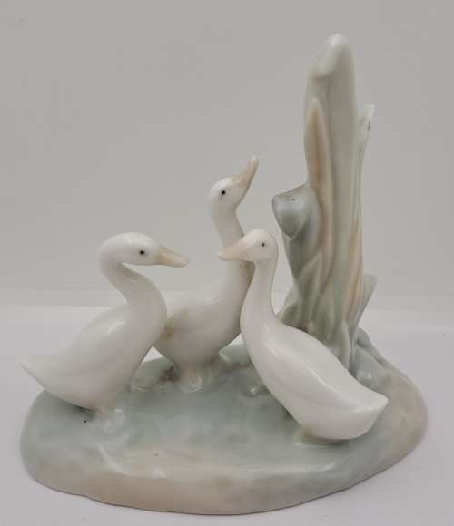 Collectable  Nao LLadro `3  Ducks in Reeds`Porcelain figurine Hand Made in Spain