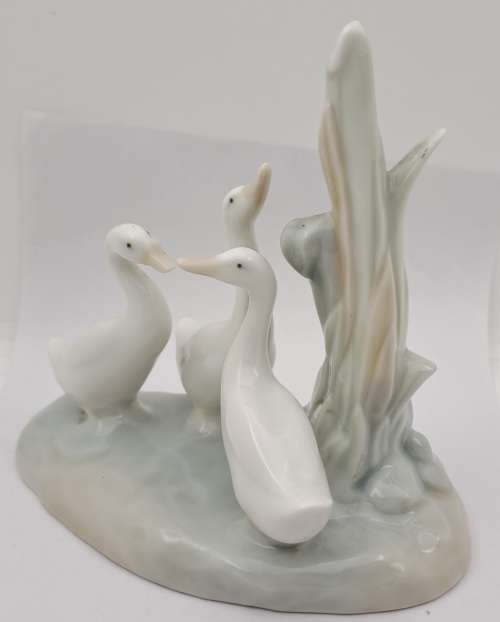 Collectable  Nao LLadro `3  Ducks in Reeds`Porcelain figurine Hand Made in Spain