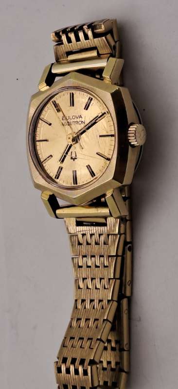 Pre-owned Vintage Ladies Bulova `tuning fork` watch watch -Gold Plated -Working