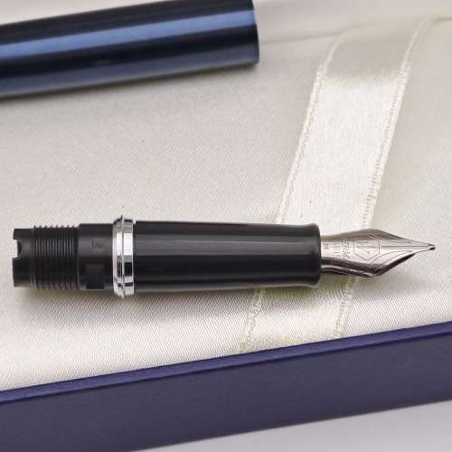 Blue and Crome Waterman Fountain pen (unused) in case with sleeve -Medium nib-Siemens Branded