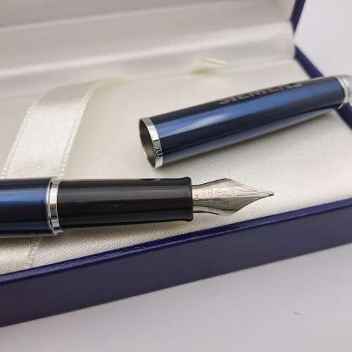 Blue and Crome Waterman Fountain pen (unused) in case with sleeve -Medium nib-Siemens Branded