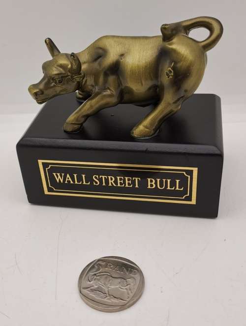 Wall Steet Bull -Sculpture / Figurine- 5,7cm x 9cm x 5,4cm