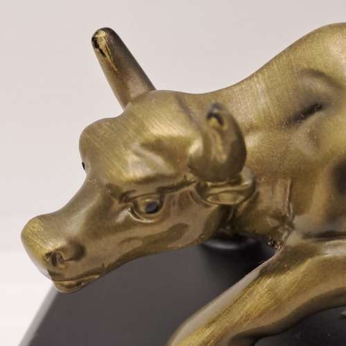 Wall Steet Bull -Sculpture / Figurine- 5,7cm x 9cm x 5,4cm