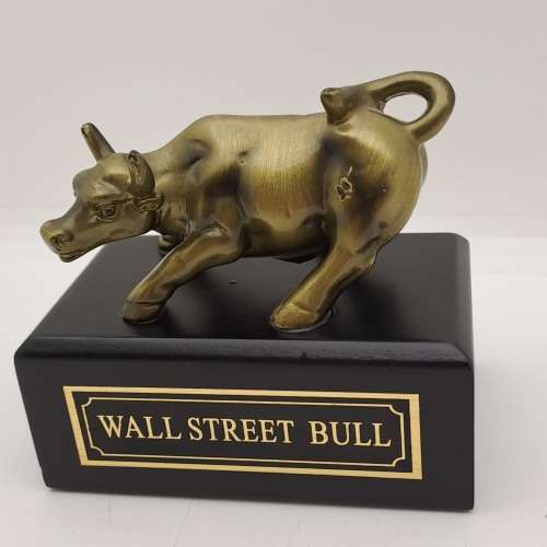 Wall Steet Bull -Sculpture / Figurine- 5,7cm x 9cm x 5,4cm
