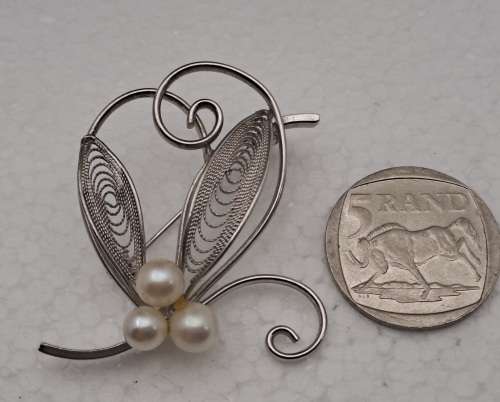 Vintage Brooch 50mm x 47mm