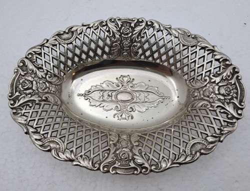Small Vintage Silverplated Tray- 15cm x 10,7cm x 2cm