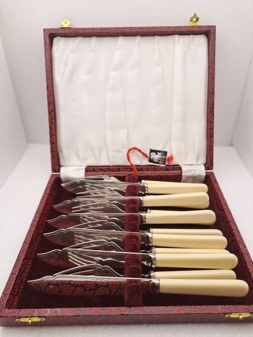 12 Pc Vintage DE MONTFORT Silver Plated Bone Handle Fish Cutlery set -Boxed -Sheffield England