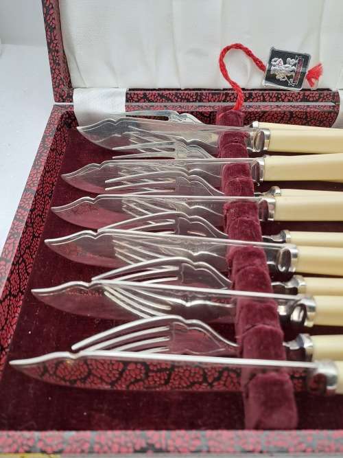 12 Pc Vintage DE MONTFORT Silver Plated Bone Handle Fish Cutlery set -Boxed -Sheffield England