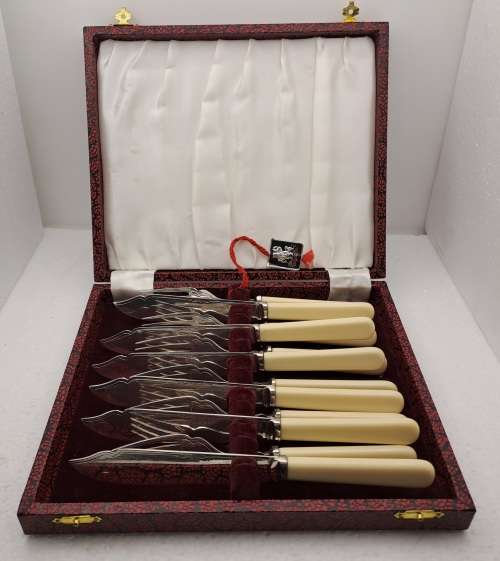 12 Pc Vintage DE MONTFORT Silver Plated Bone Handle Fish Cutlery set -Boxed -Sheffield England