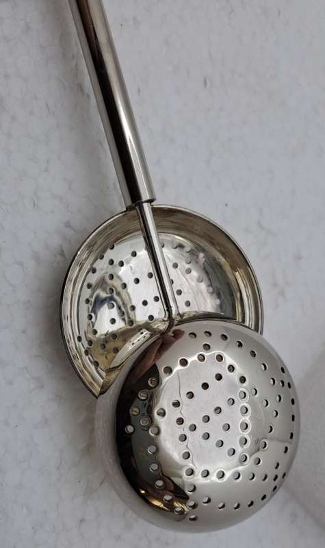 Vintage Silver Plated retractable Spring operated Tea Strainer